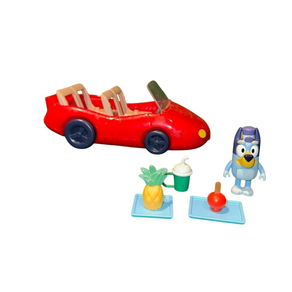 Bluey Escape Convertible Playset Red Car with Bluey Figure and Accessories